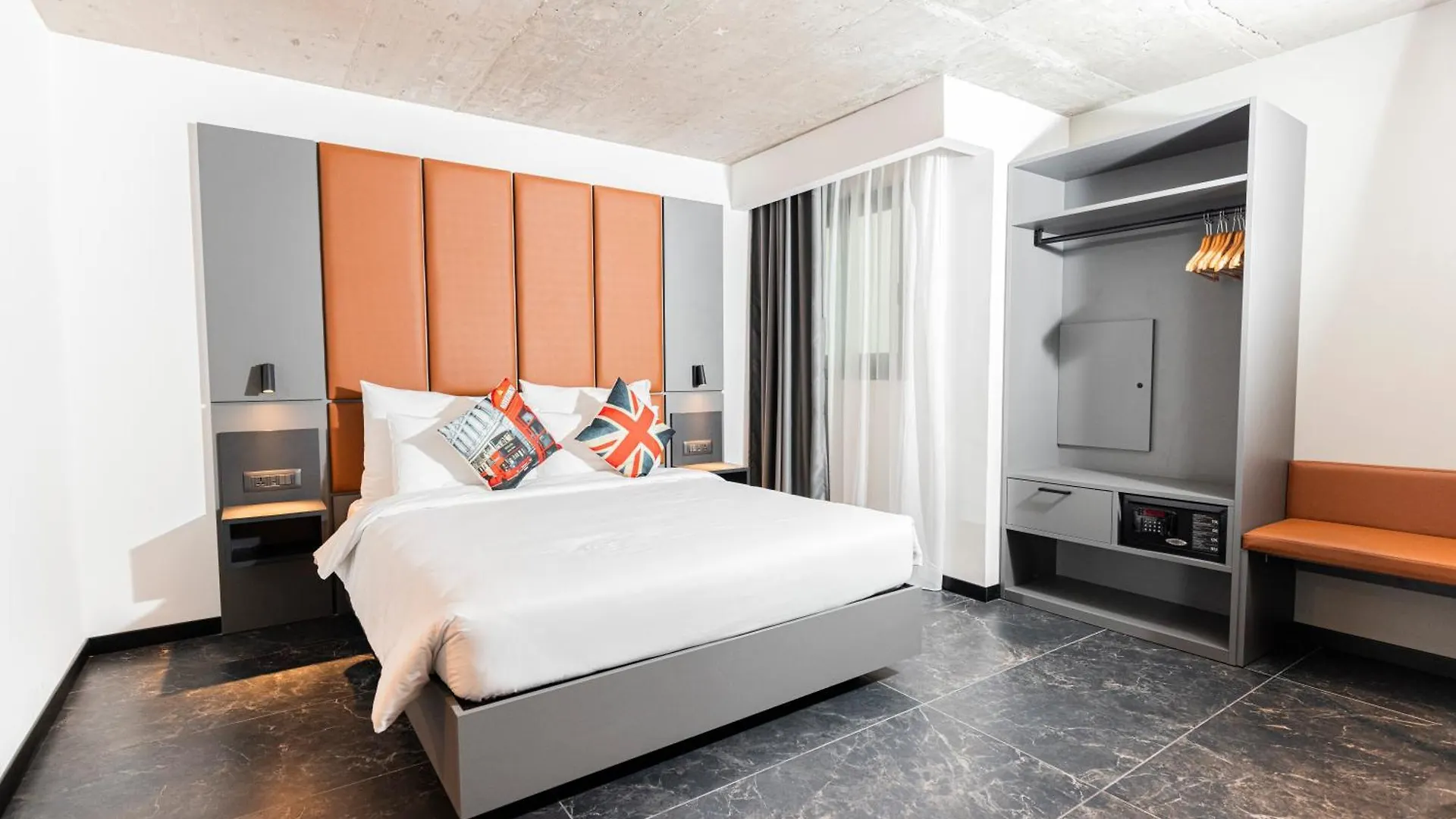 ***  The Londoner Hotel St. Julian'S Malta
