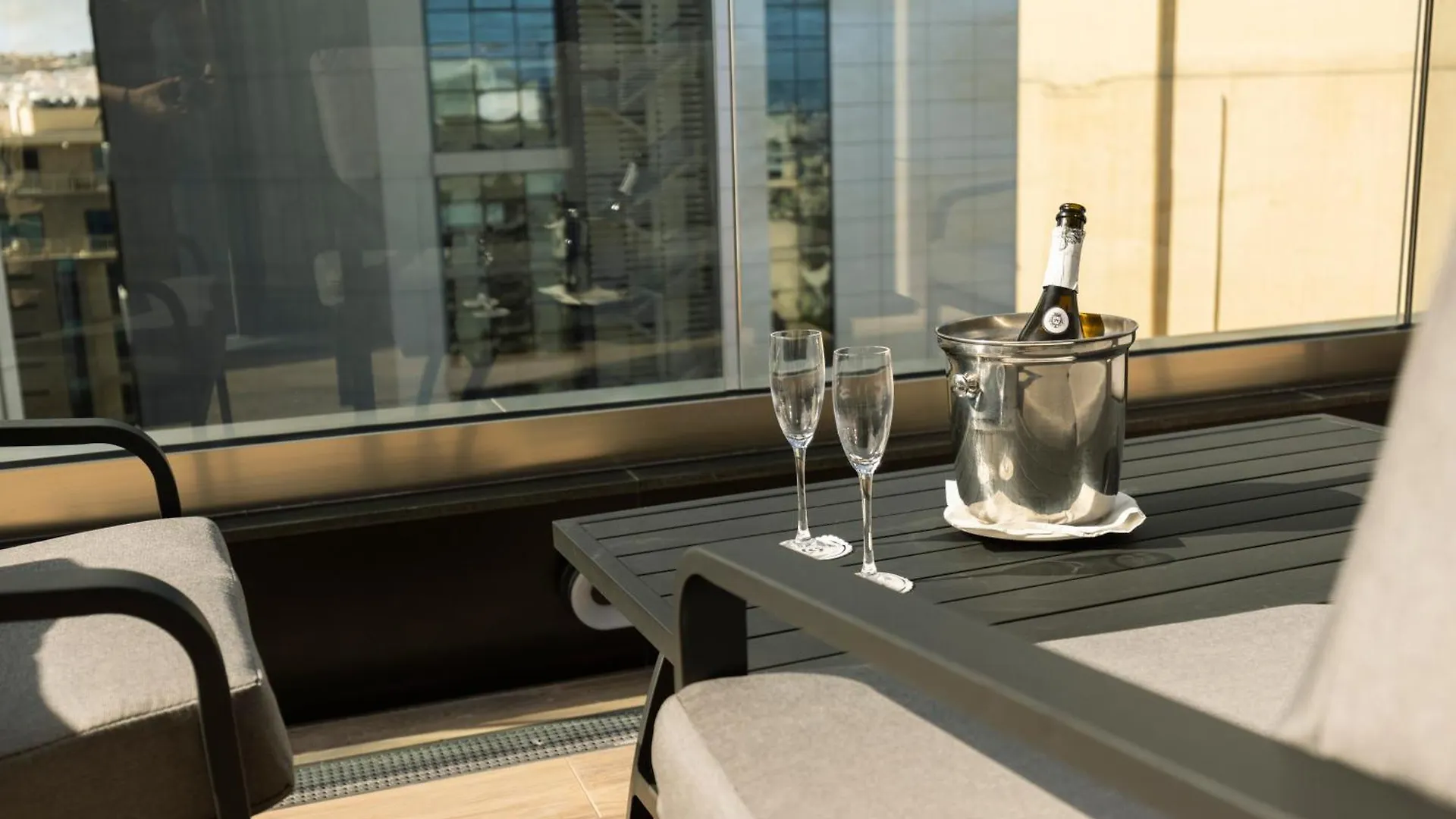 The Londoner Hotel St. Julian'S San Giuliano